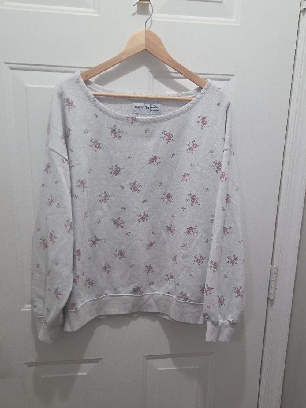 Like New Floral Sweatshirt by Chemistry XL